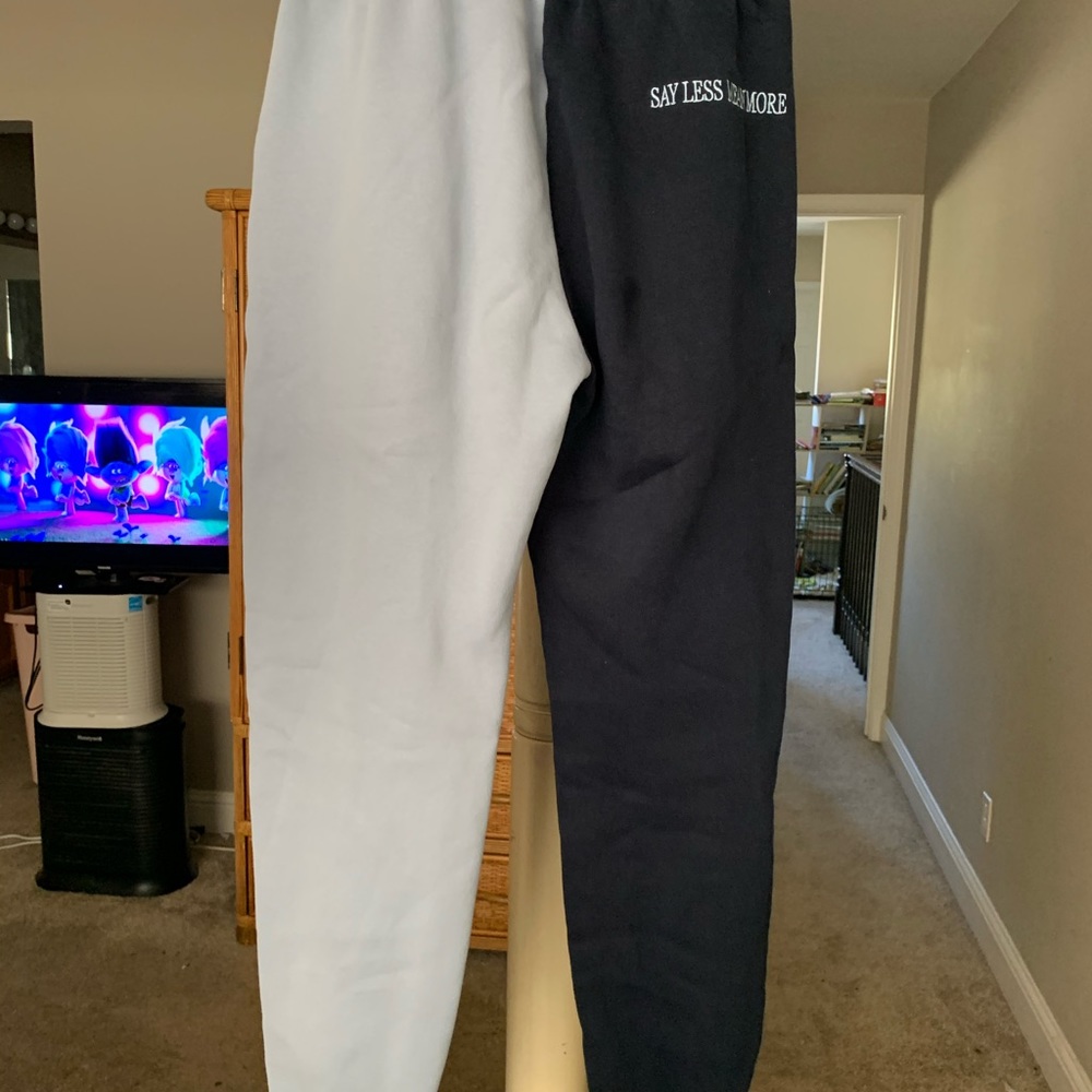 SAY LESS MEAN MORE Sweatpants Mayfair